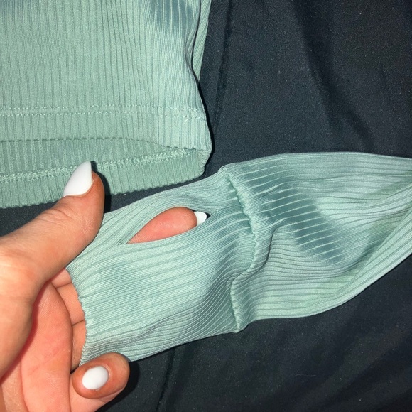 hooded long sleeve crop top - Picture 3 of 4